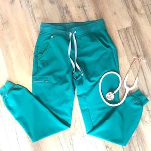 Figs jogger scrub bottoms size S tall!